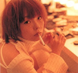 【意外】実はタバコ好きで有名な21人の女性芸能人・アイドル