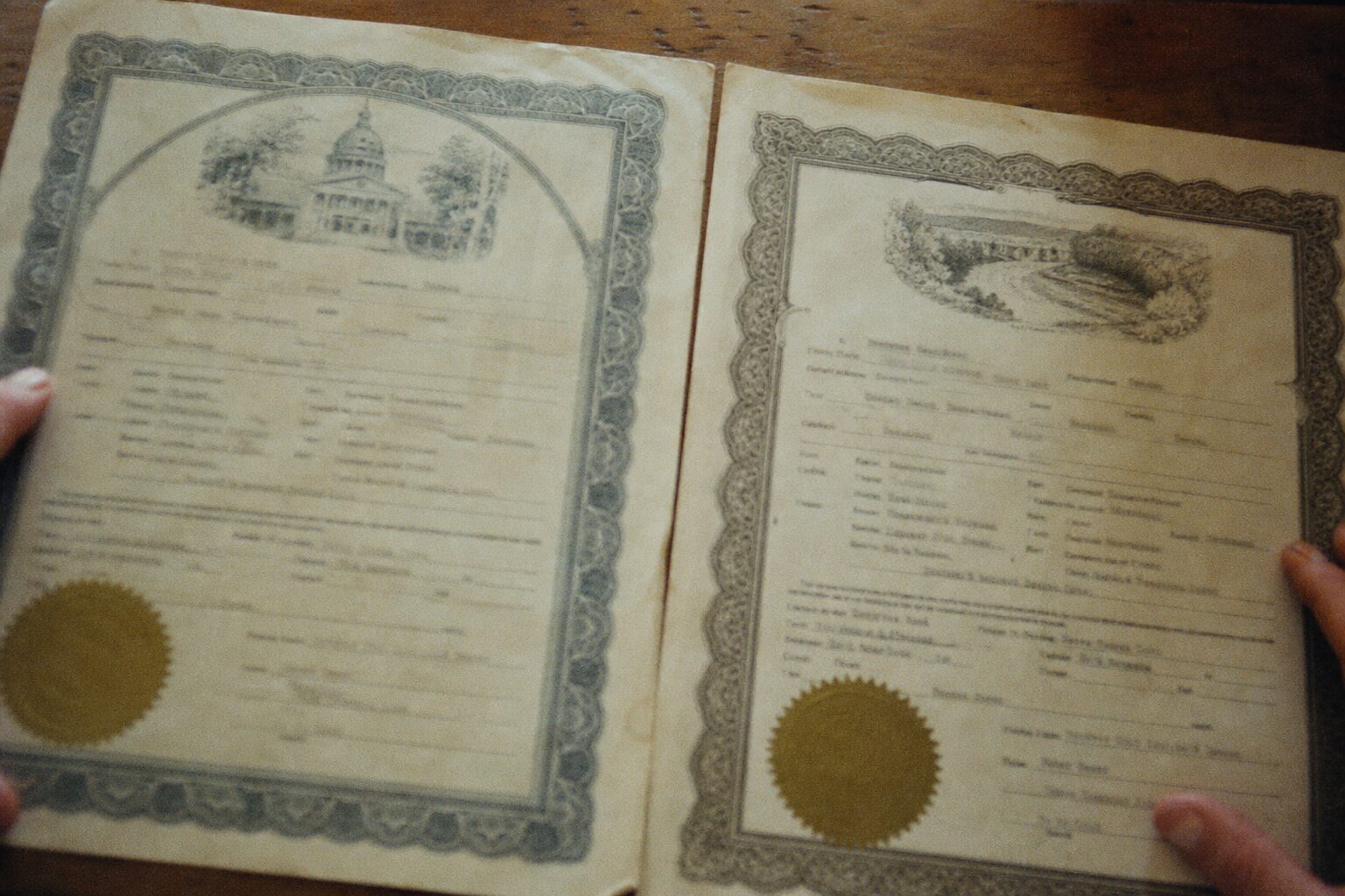 2つの異なる州で発行された婚姻証明書